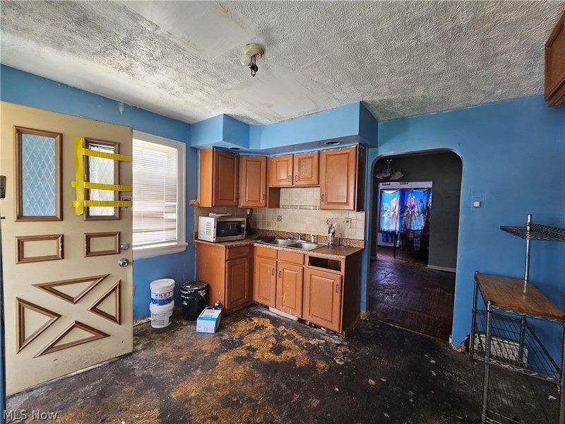 875 E 236th Street, Euclid, OH 44123 Photo 5