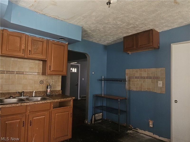 875 E 236th Street, Euclid, OH 44123 Photo 6