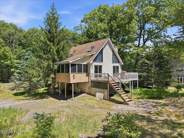 129 Cherry Point Circle, Canadensis, PA 18325