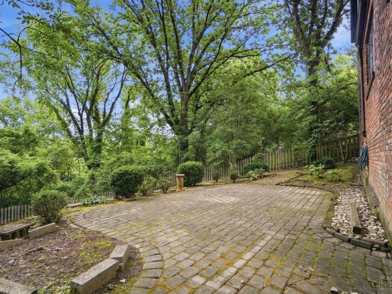 454 Wood Avenue, Cincinnati, OH 45220 Photo 39