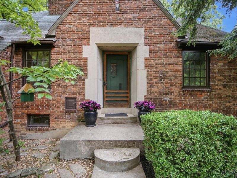454 Wood Avenue, Cincinnati, OH 45220 Photo 4