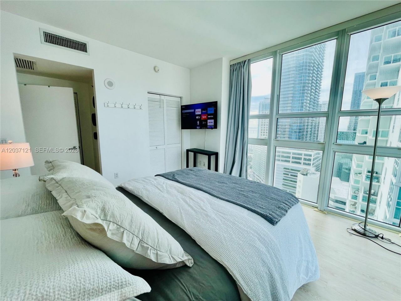 950 Brickell Bay Dr , Unit 2601, Miami, FL 33131 Photo