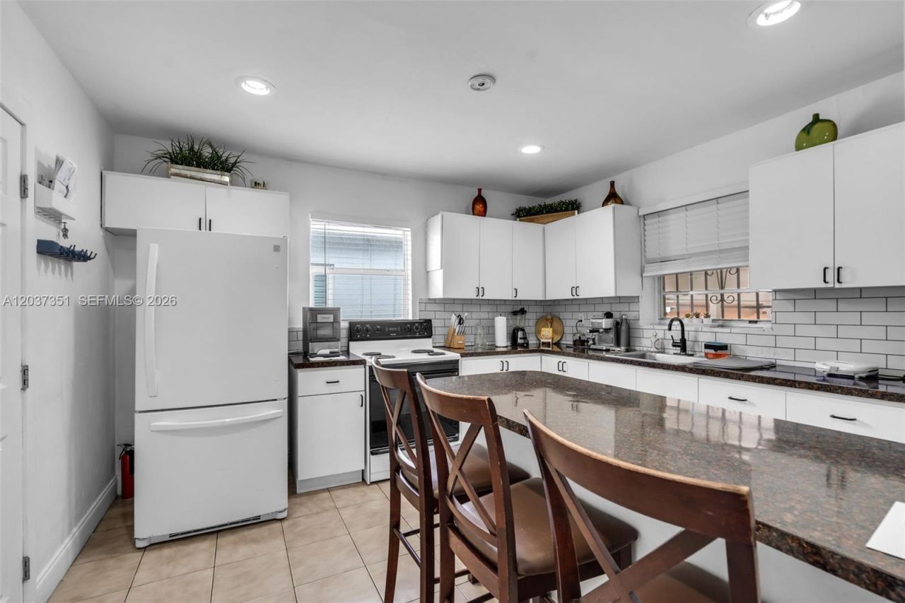 2355 SW 1st St , Miami, FL 33135 Photo