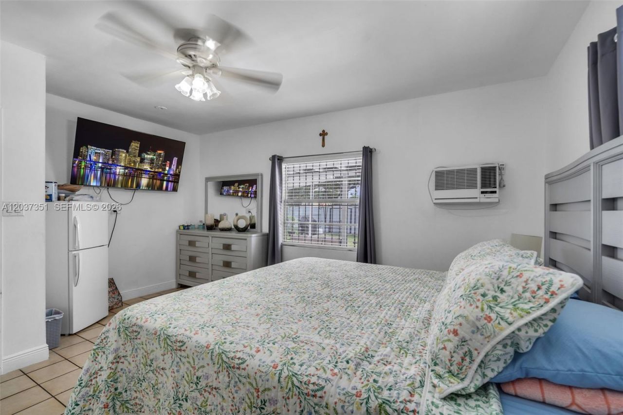 2355 SW 1st St , Miami, FL 33135 Photo