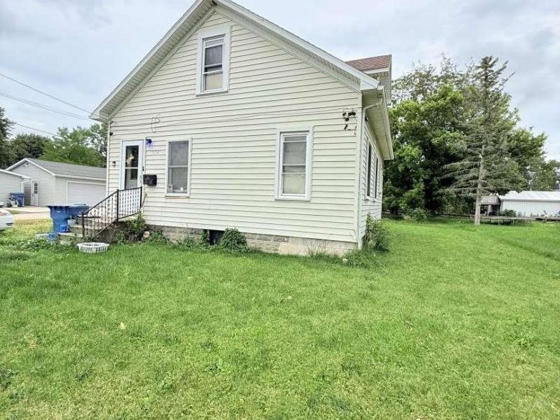 334 N Locust Street, Oak Harbor, OH 43449 Photo 2