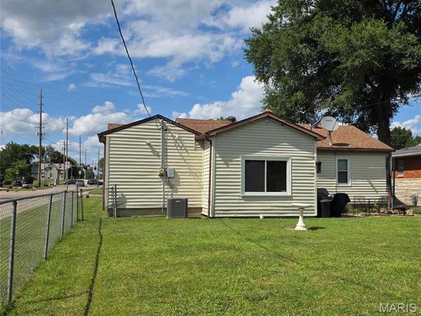 2021 Lacey Street , Cape Girardeau, MO 63701