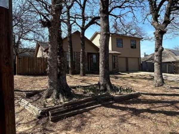 721 Timberoaks Drive, Azle, TX 76020