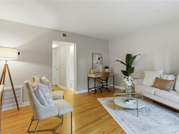 4540 Broadway Avenue, Unit 2N, Kansas City, MO 64111