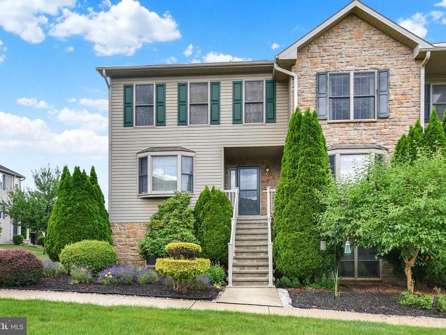 925 Woodridge Drive, Middletown, PA 17057 Main Photo