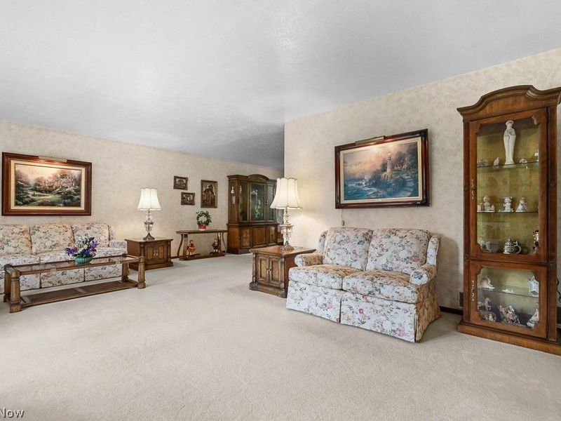 7075 Big Creek Parkway , Middleburg Heights, OH 44130 Photo 15