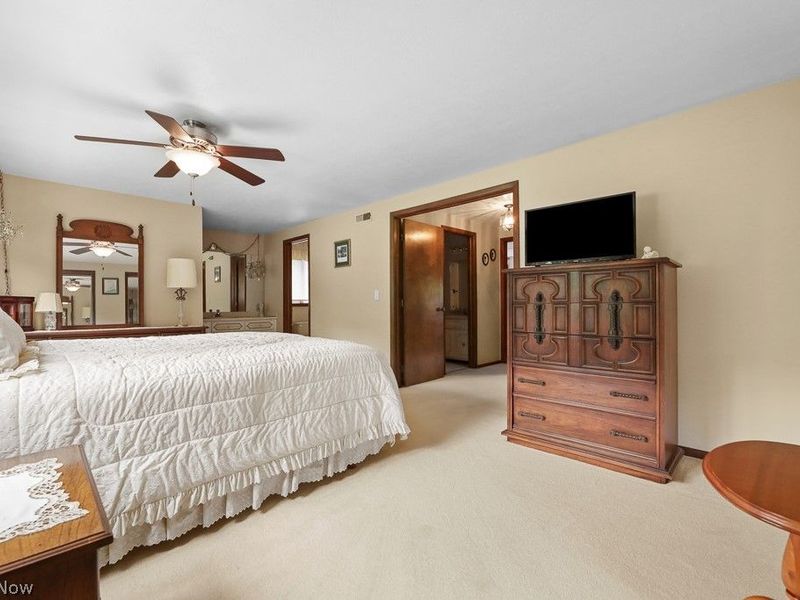 7075 Big Creek Parkway , Middleburg Heights, OH 44130 Photo 28