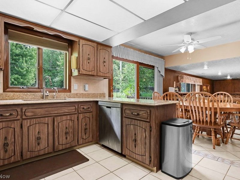 7075 Big Creek Parkway , Middleburg Heights, OH 44130 Photo 3