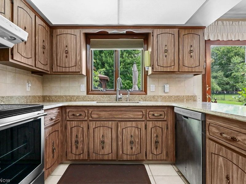 7075 Big Creek Parkway , Middleburg Heights, OH 44130 Photo 4