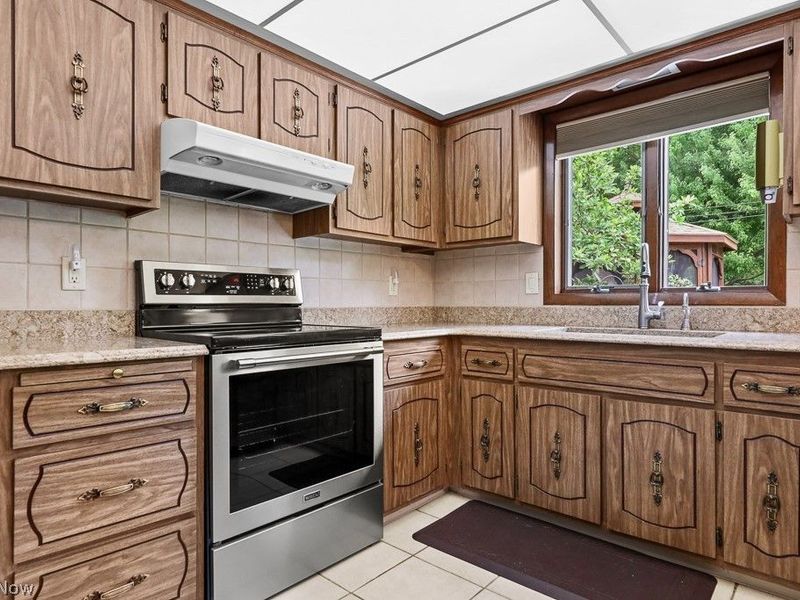 7075 Big Creek Parkway , Middleburg Heights, OH 44130 Photo 6
