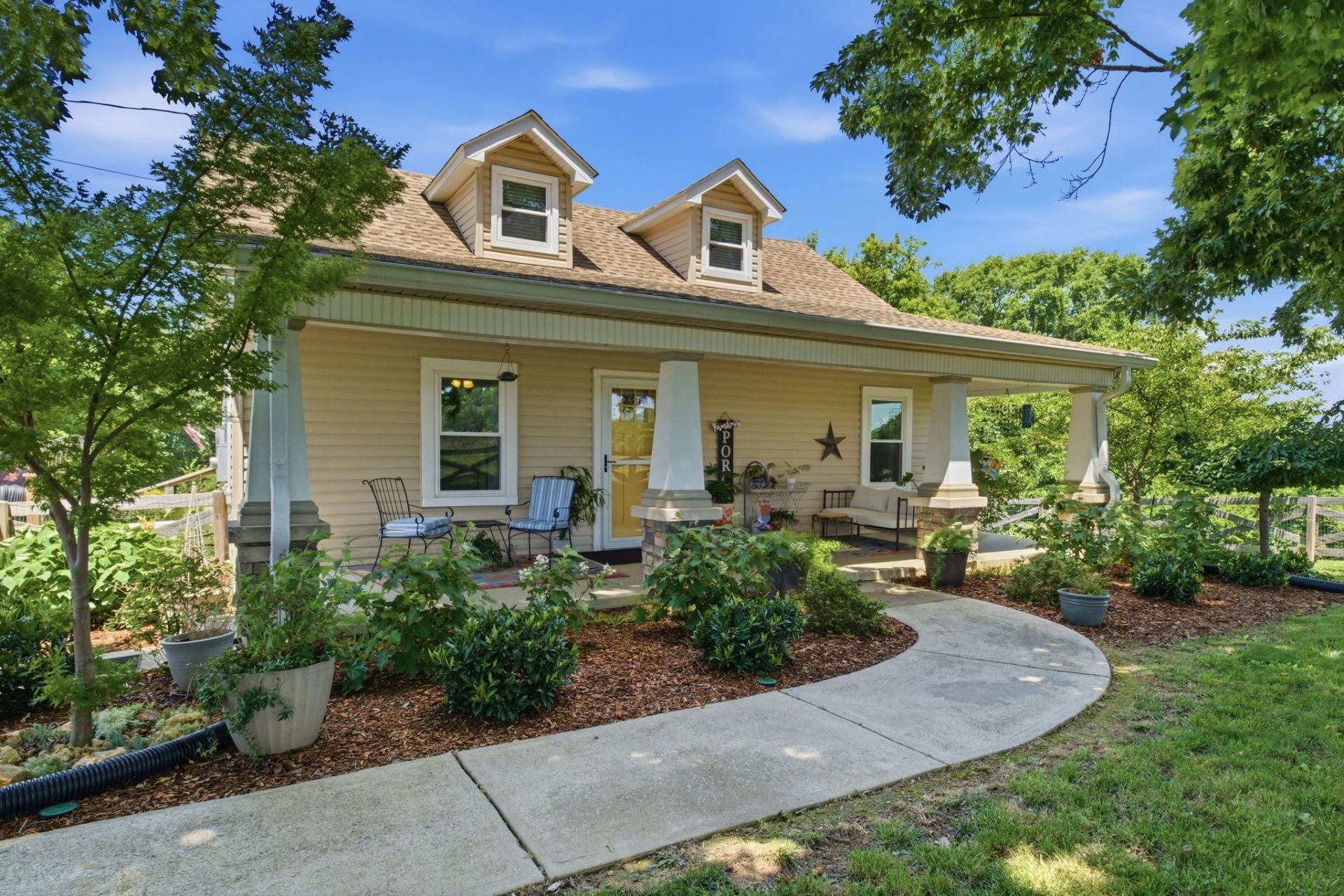 1300 Oak Grove Rd, Dickson, TN 37055 Main Photo