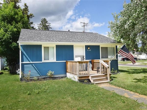3749 Ivanhoe Avenue , Flint, MI 48506