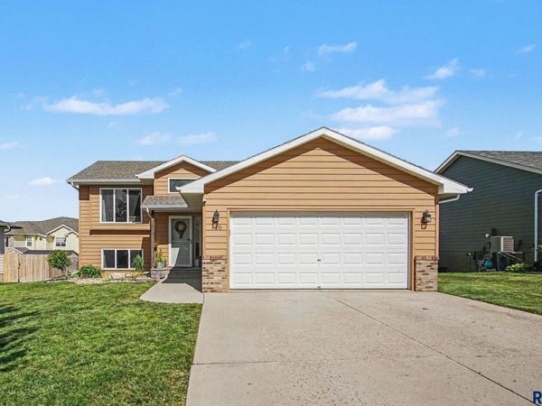 716 Trojan Ave, Hartford, SD 57033