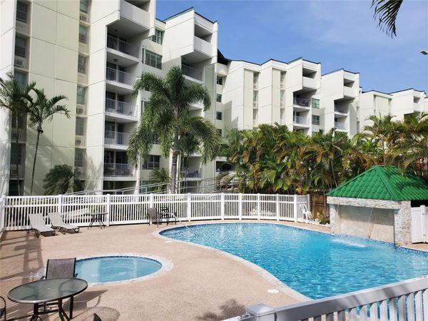 17 REGINA MEDINA , Unit B-208, GUAYNABO, PR 00969
