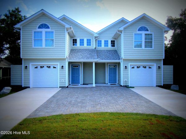302 Holly Street S, Emerald Isle, NC 28594
