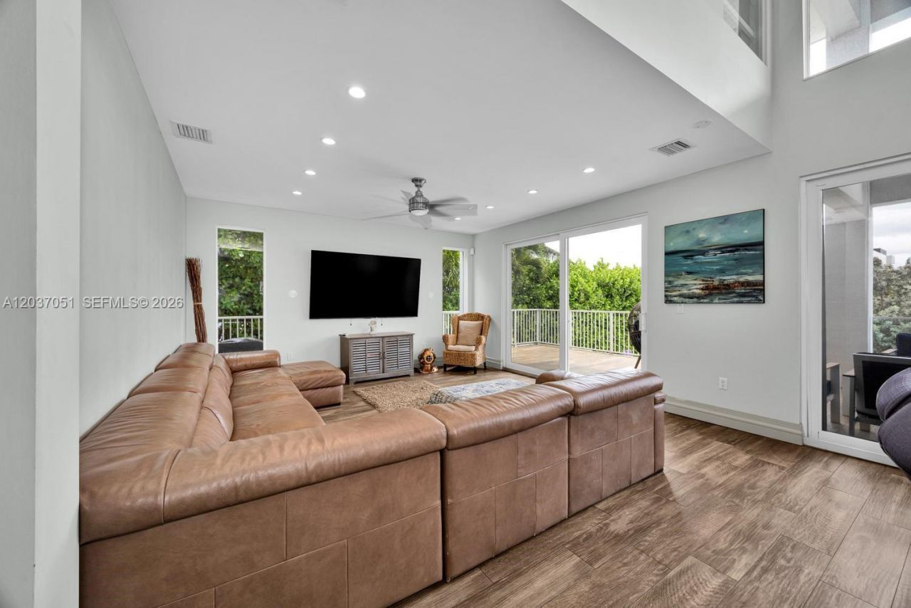 1076 NE Little River Dr, Miami, FL 33138 Photo