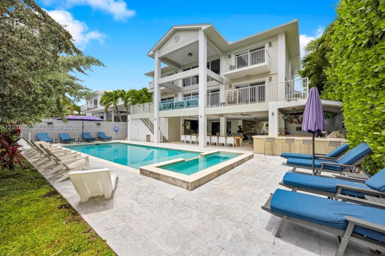 1076 NE Little River Dr , Miami, FL 33138 Photo