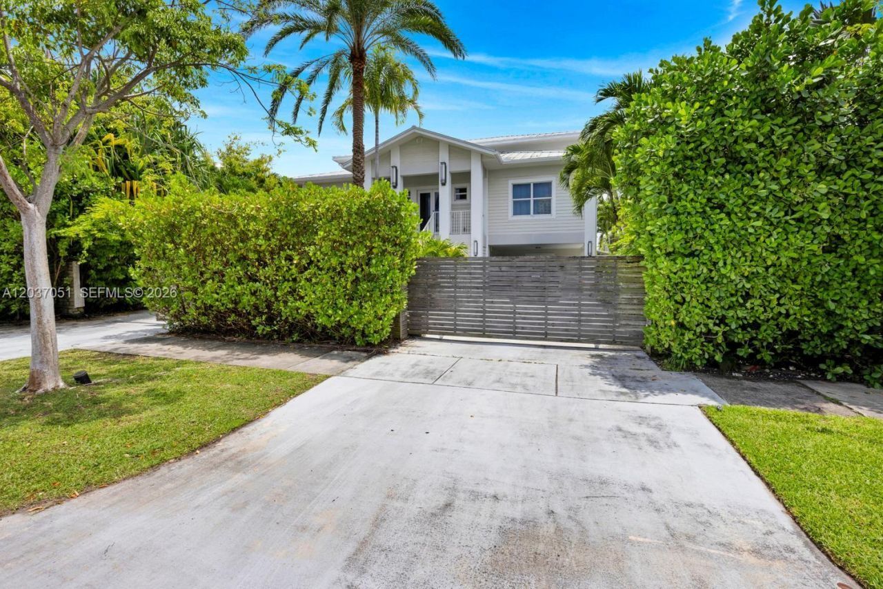 1076 NE Little River Dr , Miami, FL 33138 Photo
