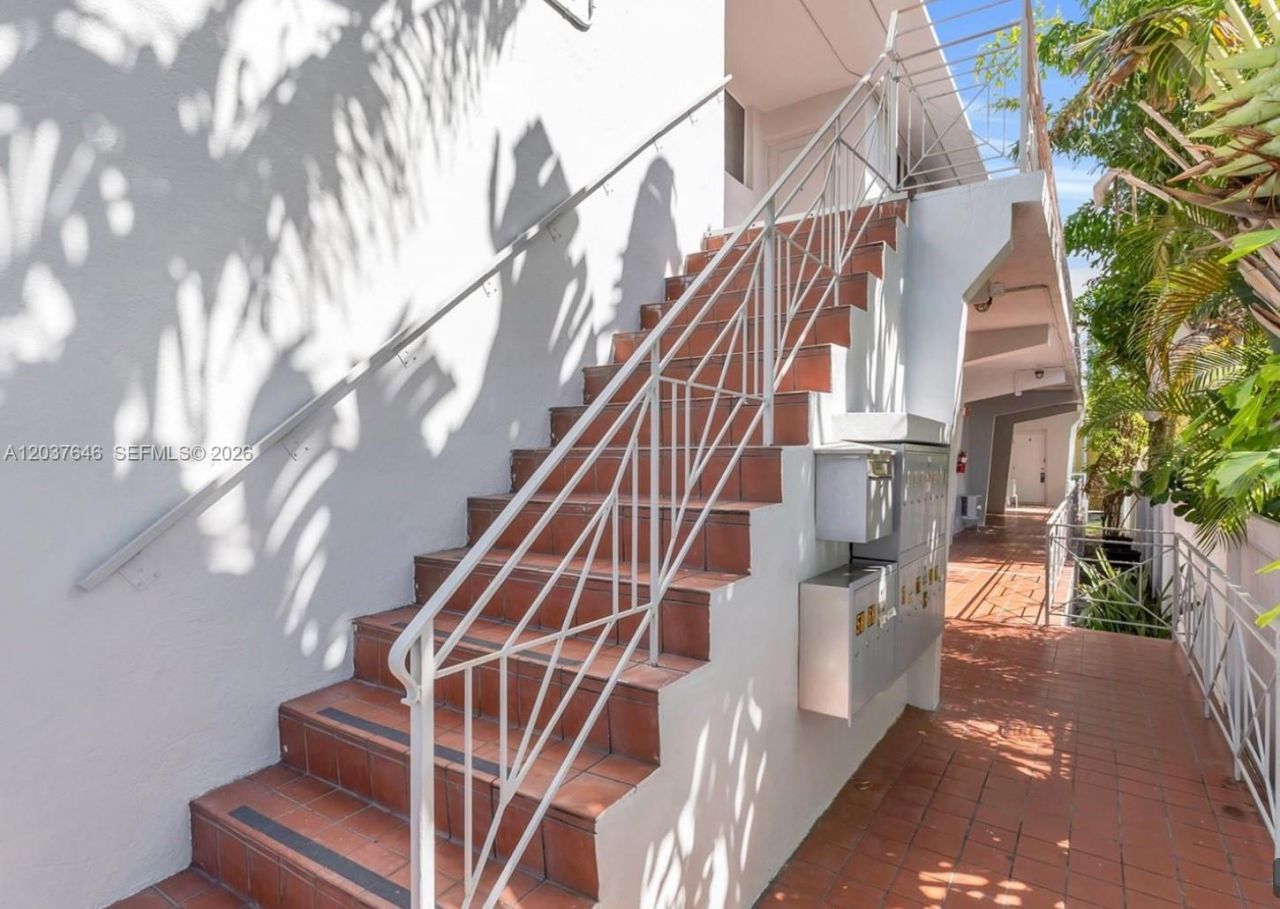 7619 Abbott Ave , Unit 9, Miami Beach, FL 33141 Photo
