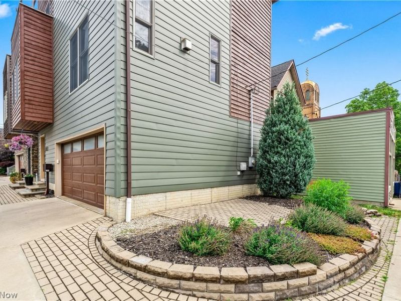 2307 Thurman Avenue , Cleveland, OH 44113 Photo 3