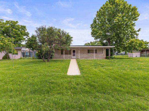212 BLUEBONNET ST, Burnet, TX 78611