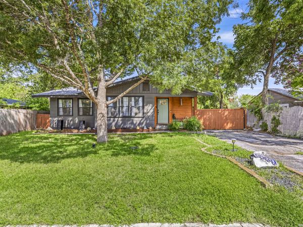 1520 W BRIDGE ST, New Braunfels, TX 78130