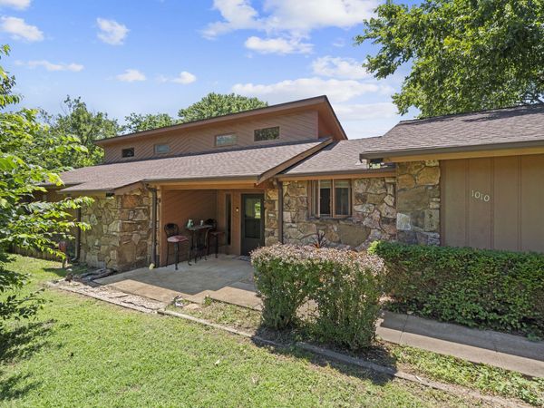 1010 S Sycamore Drive , Grove, OK 74344