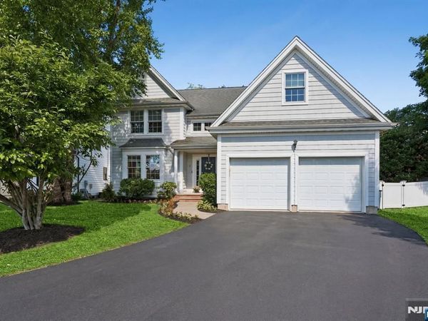 7 Holly Court, BLOOMFIELD, NJ 07003