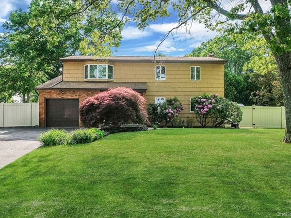 26 Heritage Place S, Nesconset, NY 11767