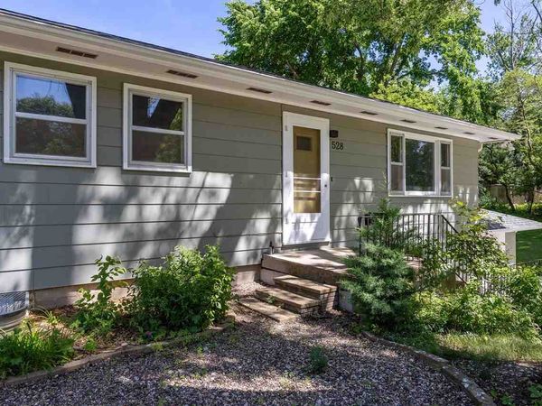 528 Beldon Ave, Iowa City, IA 52246