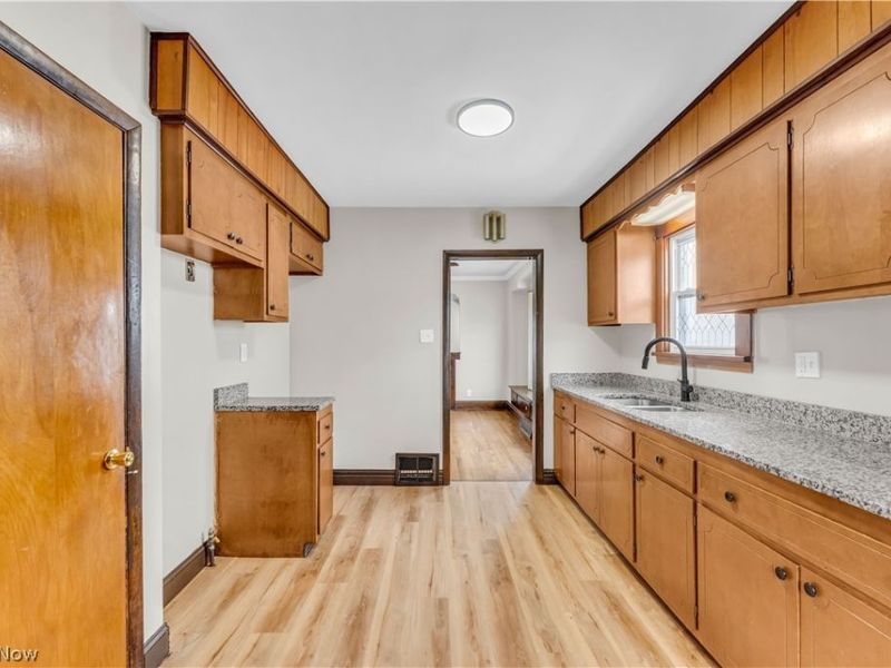 6800 Kazimier Avenue , Cleveland, OH 44105 Photo 12