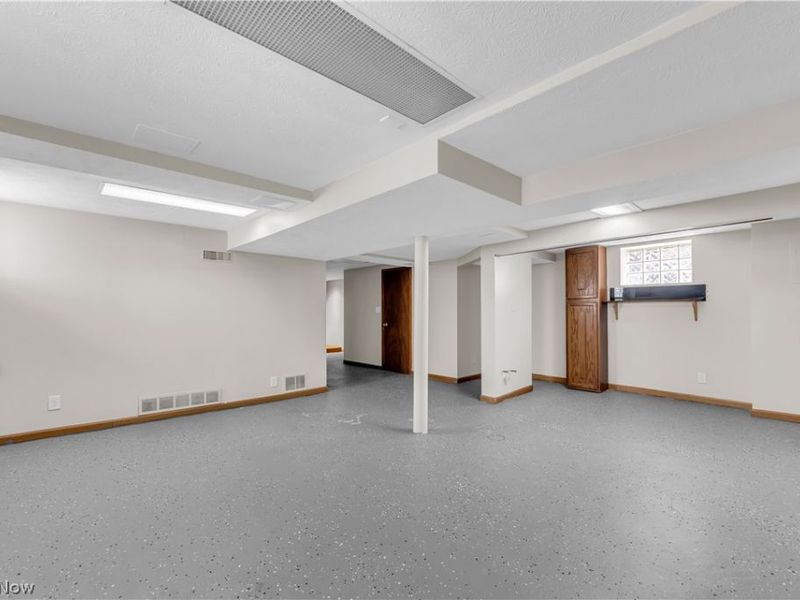 6800 Kazimier Avenue , Cleveland, OH 44105 Photo 24