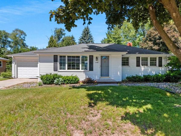 1430 OAK RIDGE DRIVE, Green Bay, WI 54313