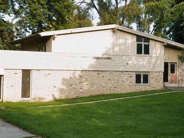 W154N8105 Elm LANE, Menomonee Falls, WI 53051