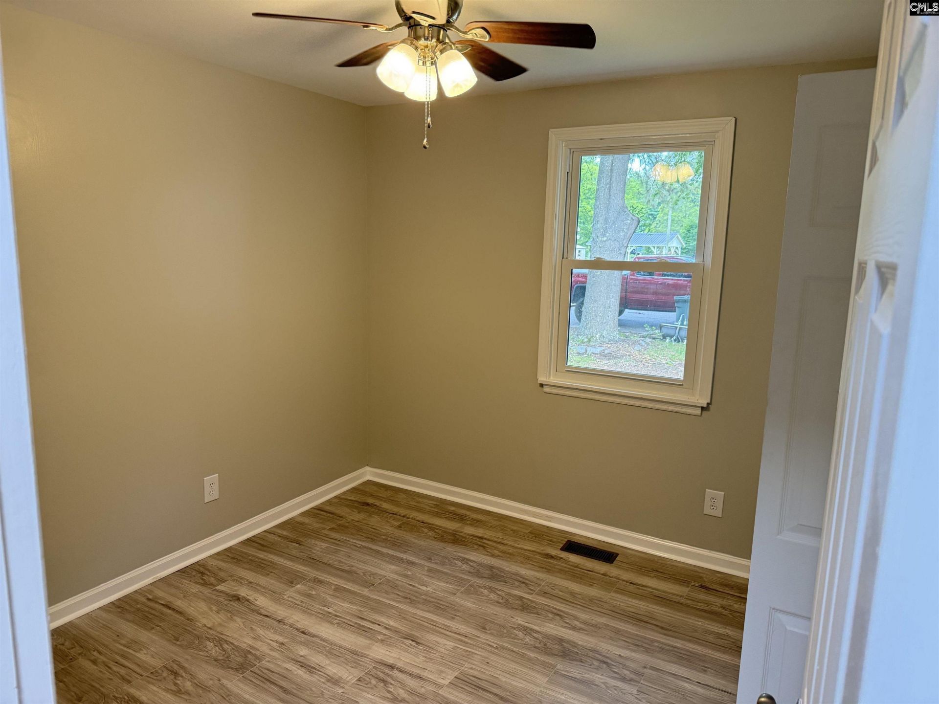 714 Henry Street  Photo 10