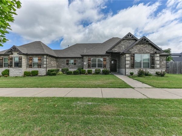 5824 W Persimmon Street, Fayetteville, AR 72704