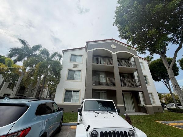 6861 SW 44th St , Unit 205, Miami, FL 33155