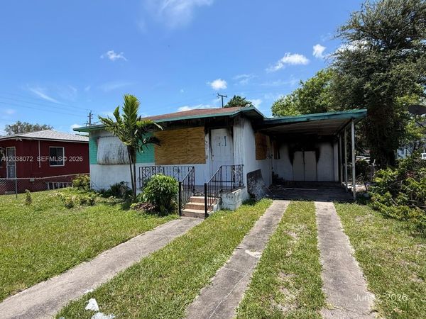 1810 NW 55th St , Miami, FL 33142