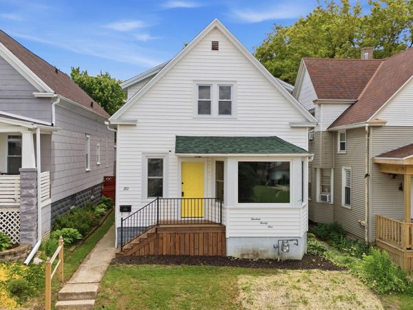 1321 Monroe Ave, South Milwaukee, WI 53172