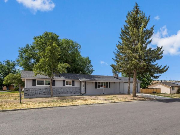 730 NE Lakeside Drive, Madras, OR 97741