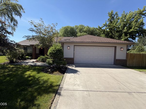 972 Harbor Isle Boulevard, Klamath Falls, OR 97601