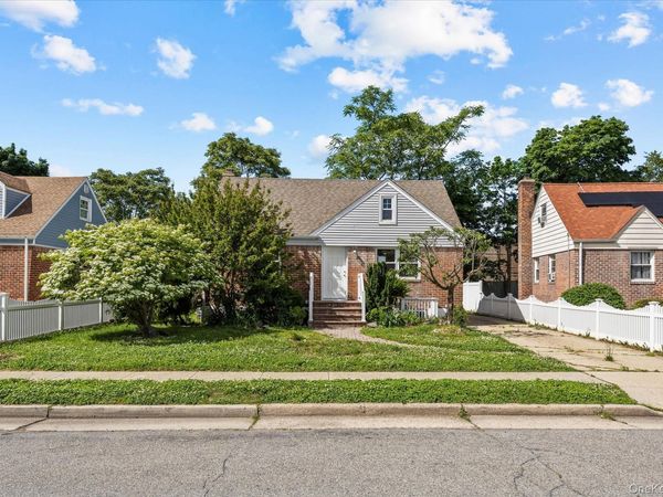 27 Circle Drive , Hempstead, NY 11550