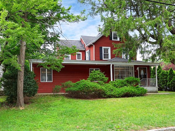 49 Red Ground Road, Roslyn Heights, NY 11577