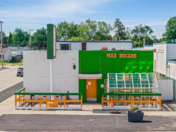 844 E 10 Mile Road, Hazel Park, MI 48030