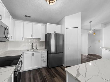 6680 Ridgefield Circle, West Bloomfield Twp, MI 48322