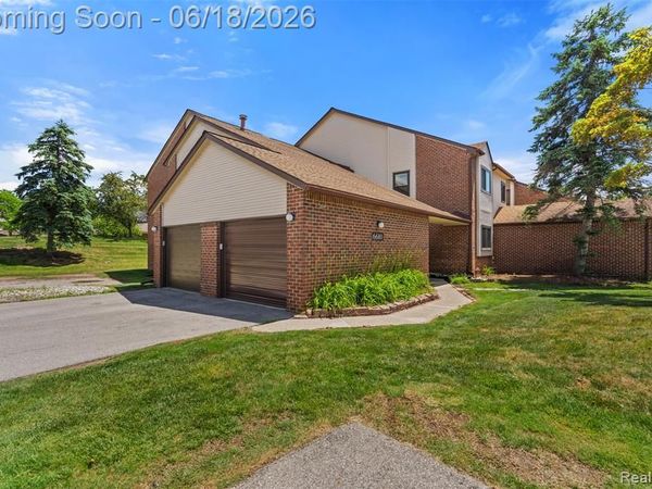 6680 Ridgefield Circle, West Bloomfield Twp, MI 48322